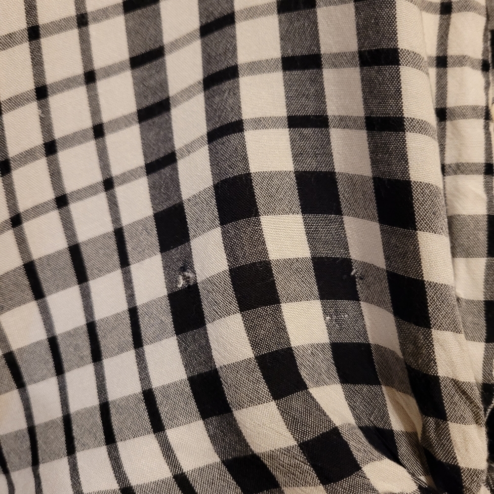 Express Gingham Button-Front Tied Hem Top Black & White - Picture 5 of 6